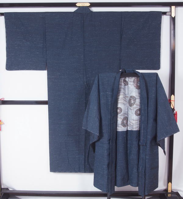 未使用品　男物着物　紬アンサンブル　織節抜き模様