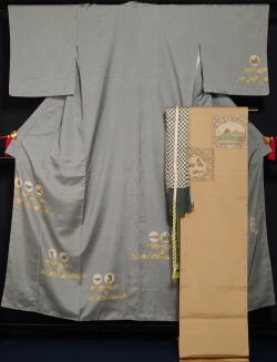 袋帯 手彫木版染 手染め 作家 佐伯武晴 孔雀 黄茶 ベージュ 中古 ひどい 