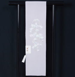 新品　『加藤萬』謹製　最高級お洒落刺繍半襟　3　竜田川