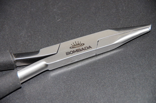 ττBOMBADA 釣り小物 プライヤー ジャカレ ボンバダ ロングアームプライヤー 「ジャカレ」「冒険用品」