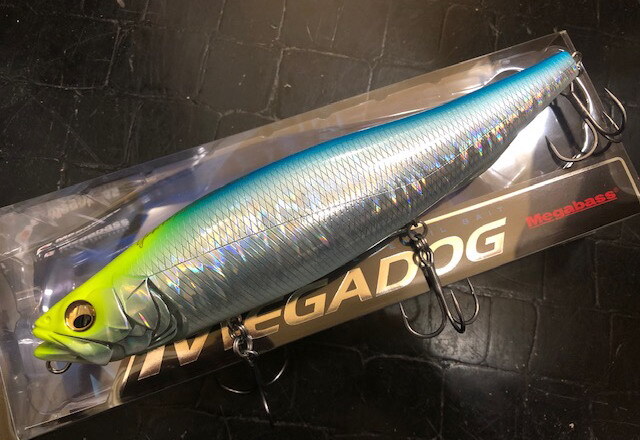 Megabass - メガバス メガドッグ ×2 デカいルアーにデカいバス。その規格、180mm・2オンス超の