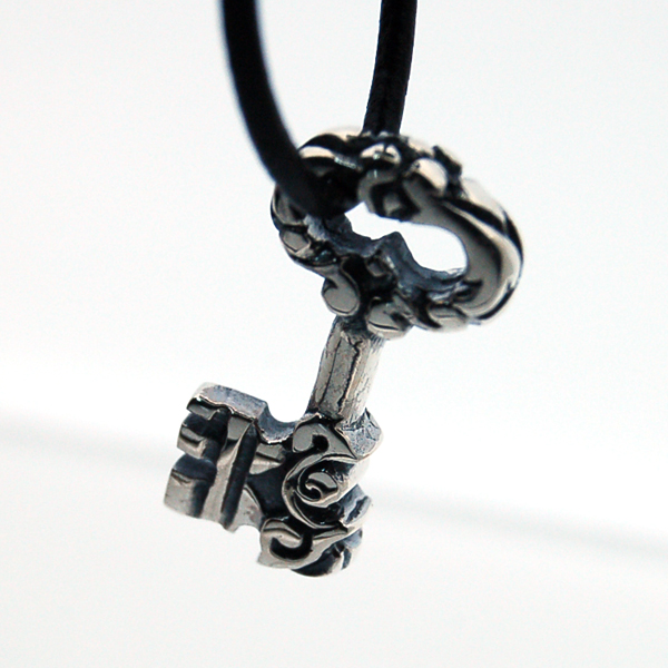 クレイジーピッグ　CRAZY PIG DESIGNS　SMALL TUDOR KEY スモールチューダキーペンダント【トップのみ】　#760
