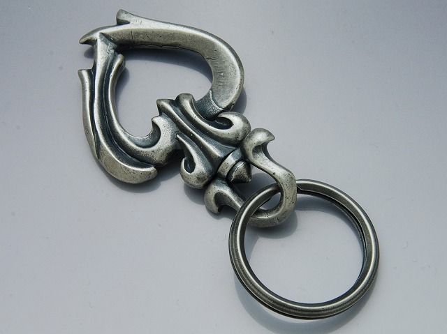 ディールデザイン DEAL DESIGN ブレイズエースキーリング：ブラスSV