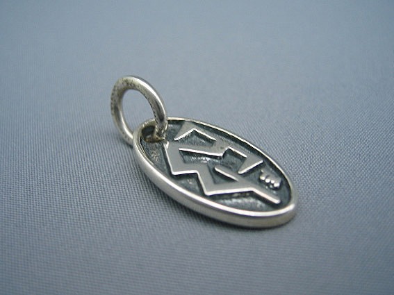 トラヴィスワーカー　TRAVIS WALKER　オーバルロゴチャームペンダント/ミディアム【トップのみ】　CHS023