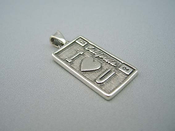 トラヴィスワーカー　TRAVIS WALKER　ライセンスプレート“I LOVE U“ミディアム ペンダント【トップのみ】　LPS019-M