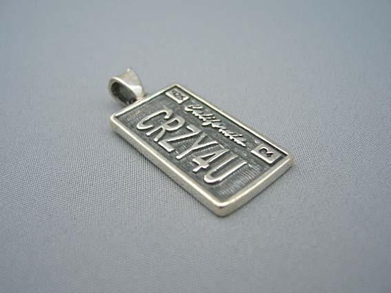 トラヴィスワーカー　TRAVIS WALKER　ライセンスプレート“CRZY4U“ミディアム ペンダント【トップのみ】　LPS017-M
