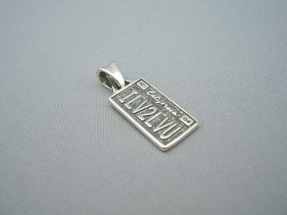 トラヴィスワーカー　TRAVIS WALKER　ライセンスプレート“ILV2LVU“スモール ペンダント【トップのみ】　LPS011-S