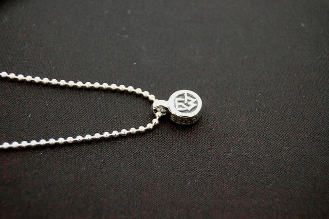 トラヴィスワーカー TRAVIS WALKER マリブクロスチャームペンダント