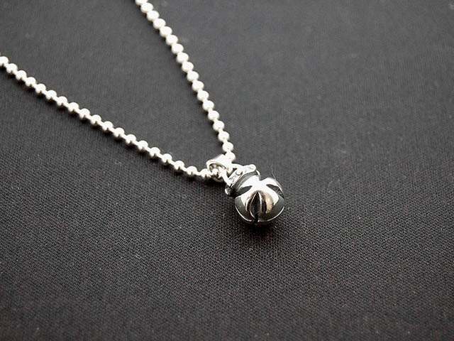 トラヴィスワーカー　TRAVIS WALKER　 ロイヤルクロスチャームペンダント【トップのみ】　CHS012