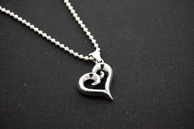 トラヴィスワーカー　TRAVIS WALKER　 トライバルハートチャームペンダント【トップのみ】　CHS032