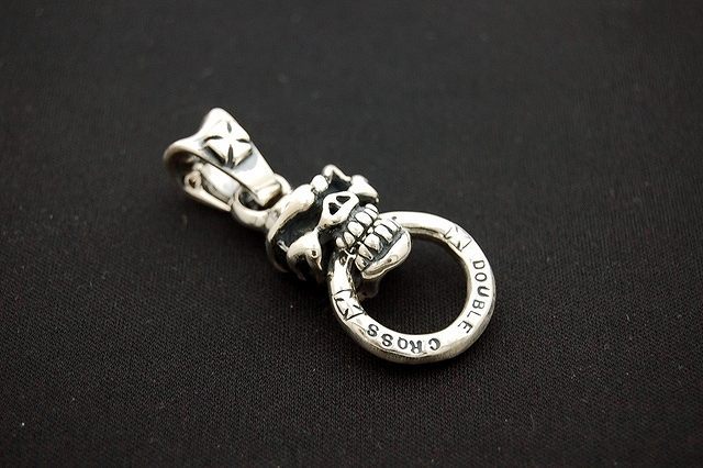 トラヴィスワーカー　TRAVIS WALKER　 バイティングスピードスカルw/クロスベイル＆ダブルクロスリングペンダント　PDS020