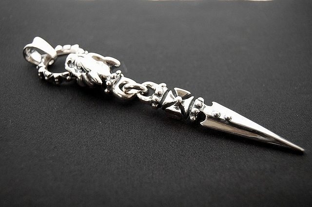 トラヴィスワーカー　TRAVIS WALKER　 フォーミーリング ガーゴイル＆ダガーペンダント　PDS025