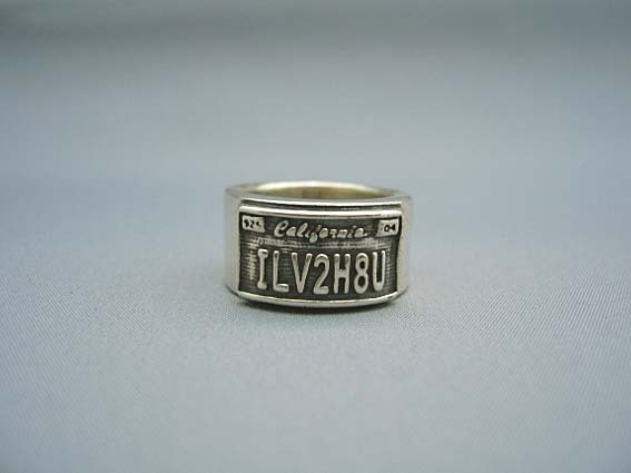 トラヴィスワーカー　TRAVIS WALKER　ライセンスプレートリング“ILV2H8U“　RGS065
