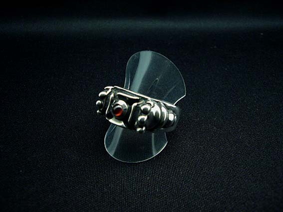 トラヴィスワーカー　TRAVIS WALKER　クロスリングw/ガーネット　[LTD999]　RGS027-01