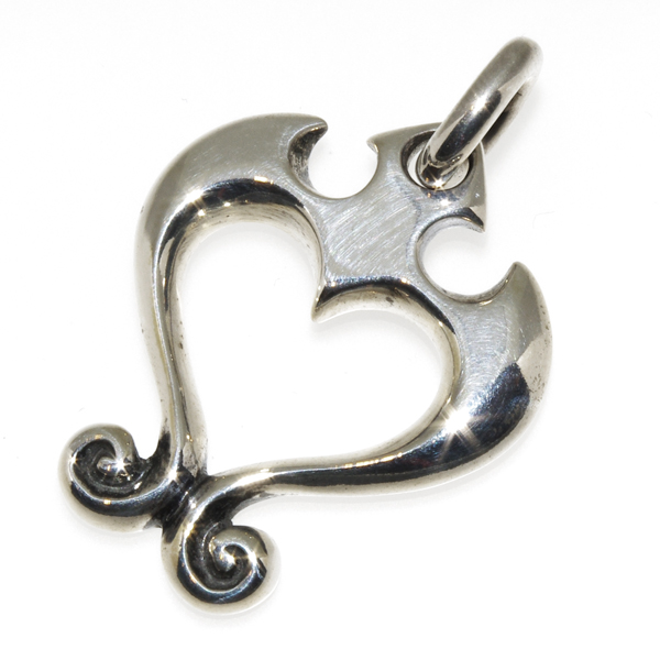 トラヴィスワーカー　TRAVIS WALKER　スクロールハートペンダント PDS046