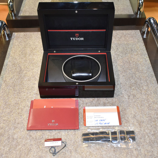 チューダー(チュードル) TUDOR ヘリテージクロノ 70330N 42mm ブラック USED 中古