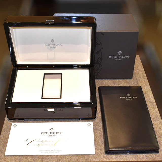パテックフィリップ PATEK PHILIPPE コンプリケーション ワールドタイム クロノグラフ 5930G-001 39.5mm 18KWG 革ベルト 自動巻き ブルー USED 中古