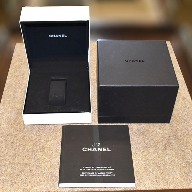 シャネル CHANEL J12 ホワイトセラミック H0968 後期型ダイヤル クォーツ 33mm USED 中古