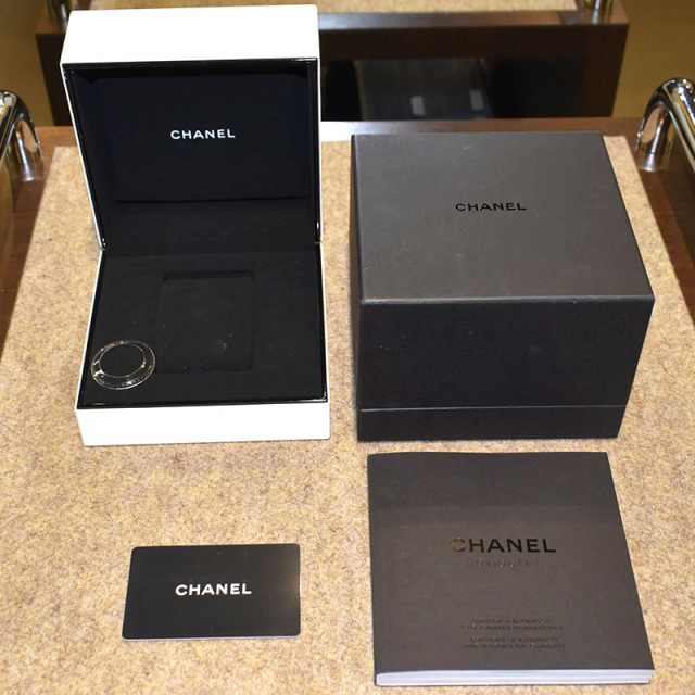 シャネル CHANEL J12 ホワイトセラミック Ref.H5698 クォーツ 33mm USED 中古
