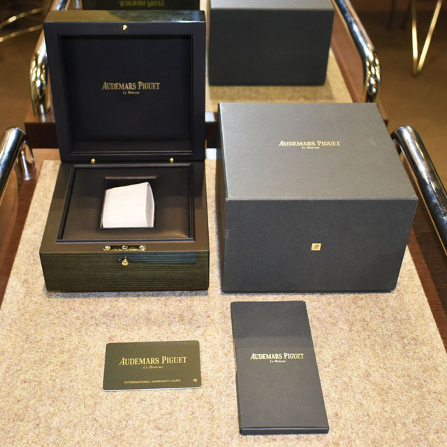 オーデマ・ピゲ AUDEMARS PIGUET ロイヤルオーク オフショア クロノグラフ 26401RO.OO.A002CA.02 18KPG 44mm ブラック USED 中古