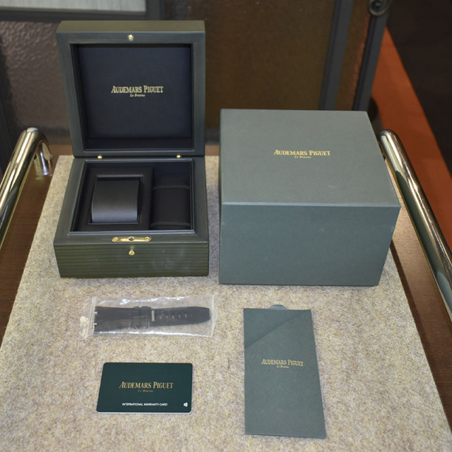 オーデマ・ピゲ AUDEMARS PIGUET ロイヤルオークオフショア クロノグラフ 26420TI.OO.A027CA.01 自動巻き ブルー 43mm メンズ USED 中古 Zetton