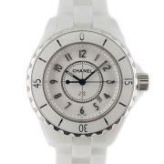 シャネル　CHANEL　J12 　ホワイト　白　セラミック　H0968　レディース　クォーツ　33mm　未使用品