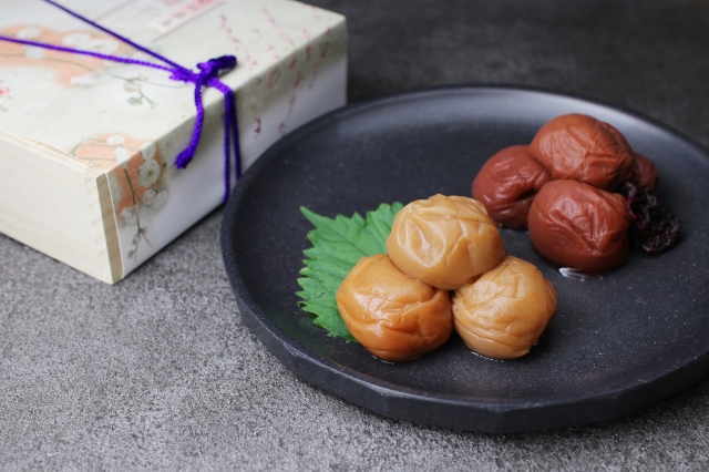 紀の誉「紀州南高梅」（味梅・しそ梅）ふろしきセット　120ｇ×2