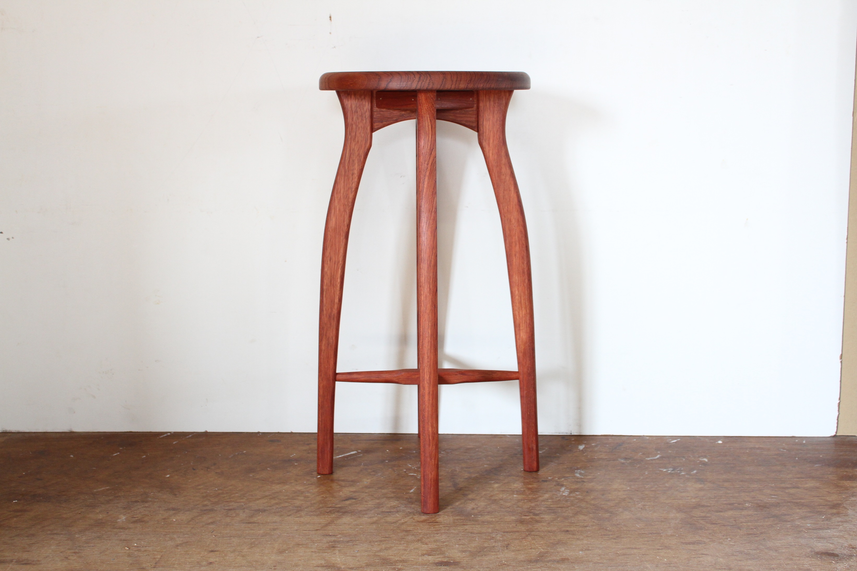 キッチンスツールR　ブビンガ材