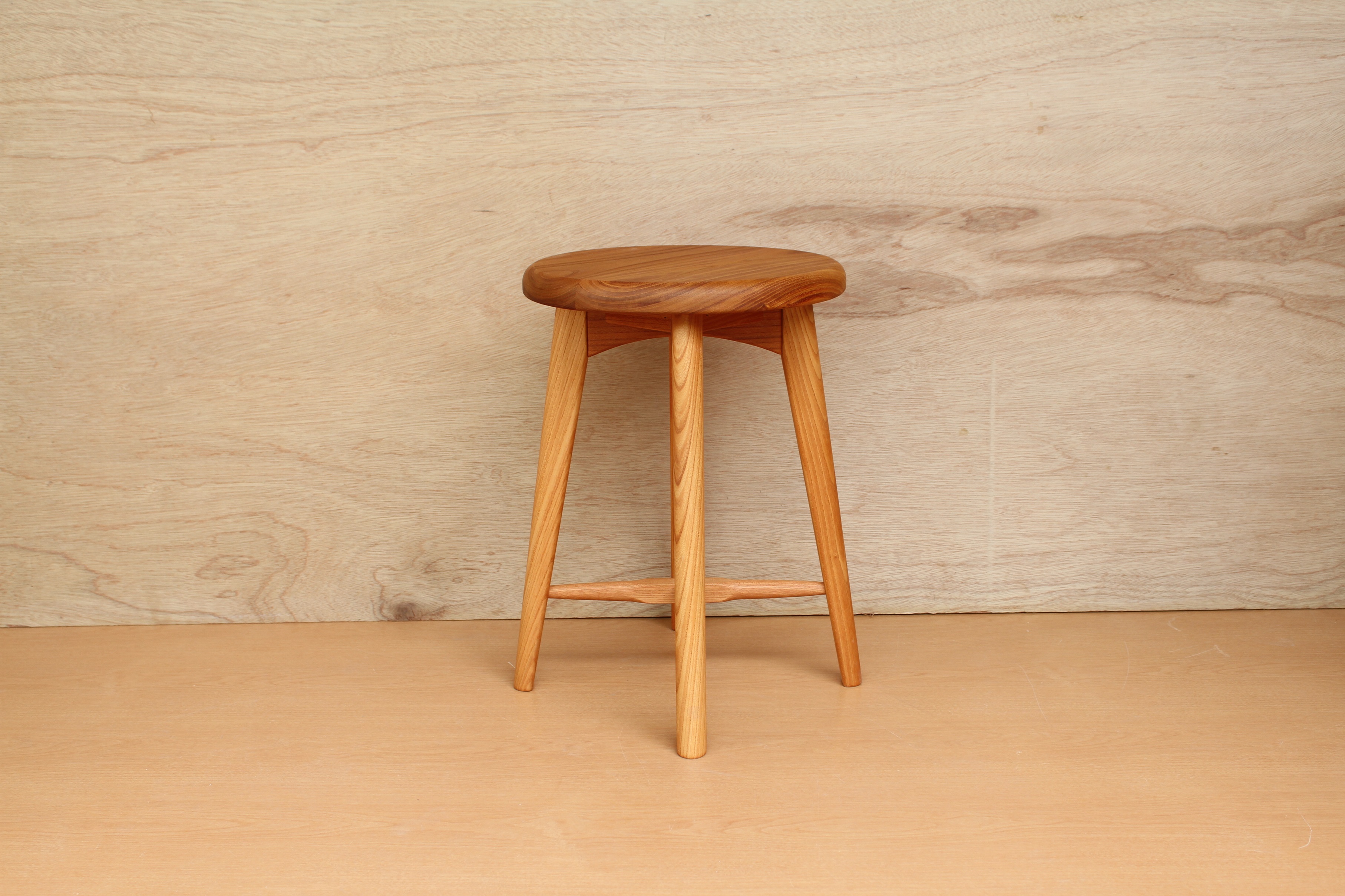 スツールA　ケヤキ材