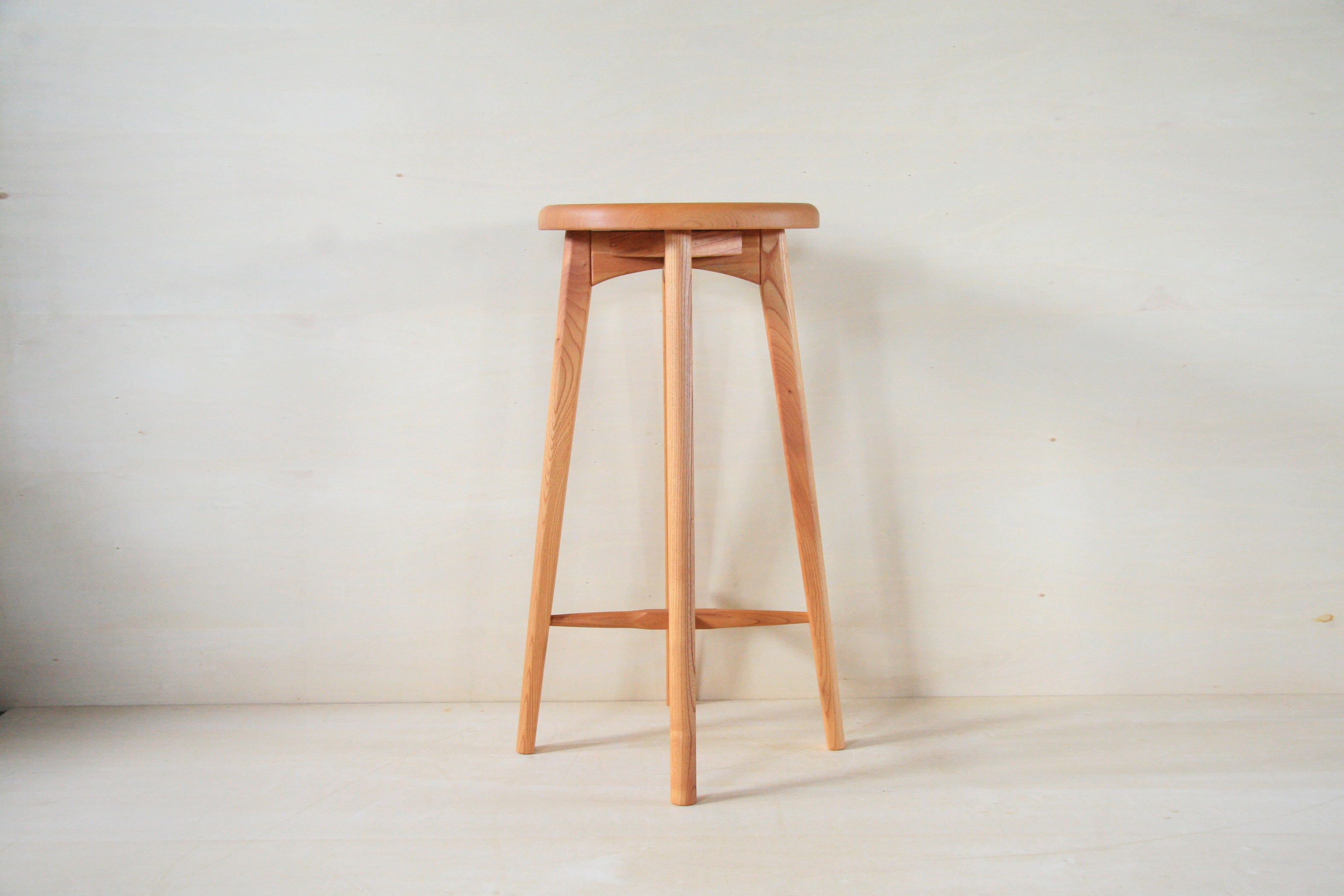 キッチンスツールA・ケヤキ正面