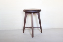 スツールA・ウォールナット正面