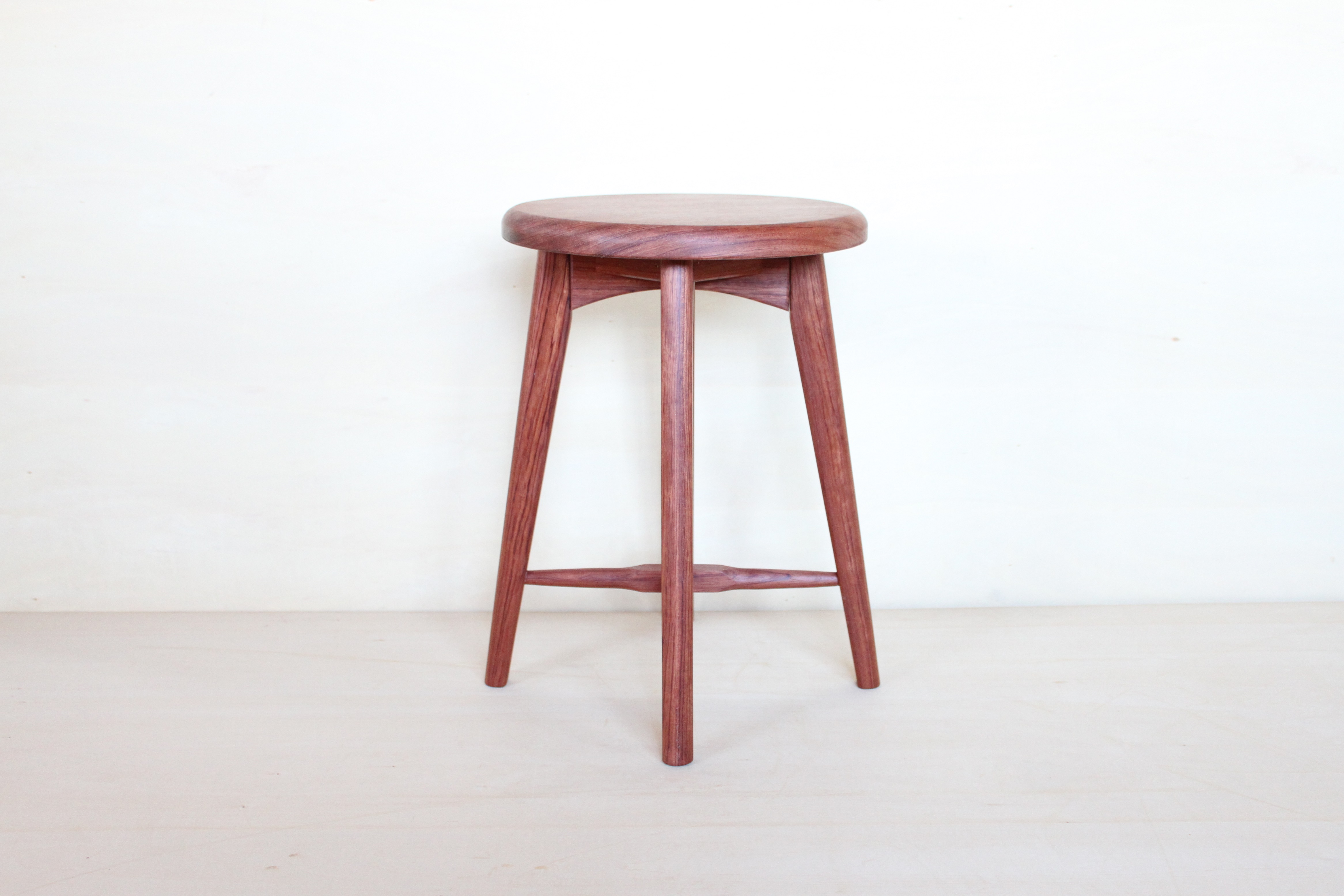 スツールA・ブビンガ正面