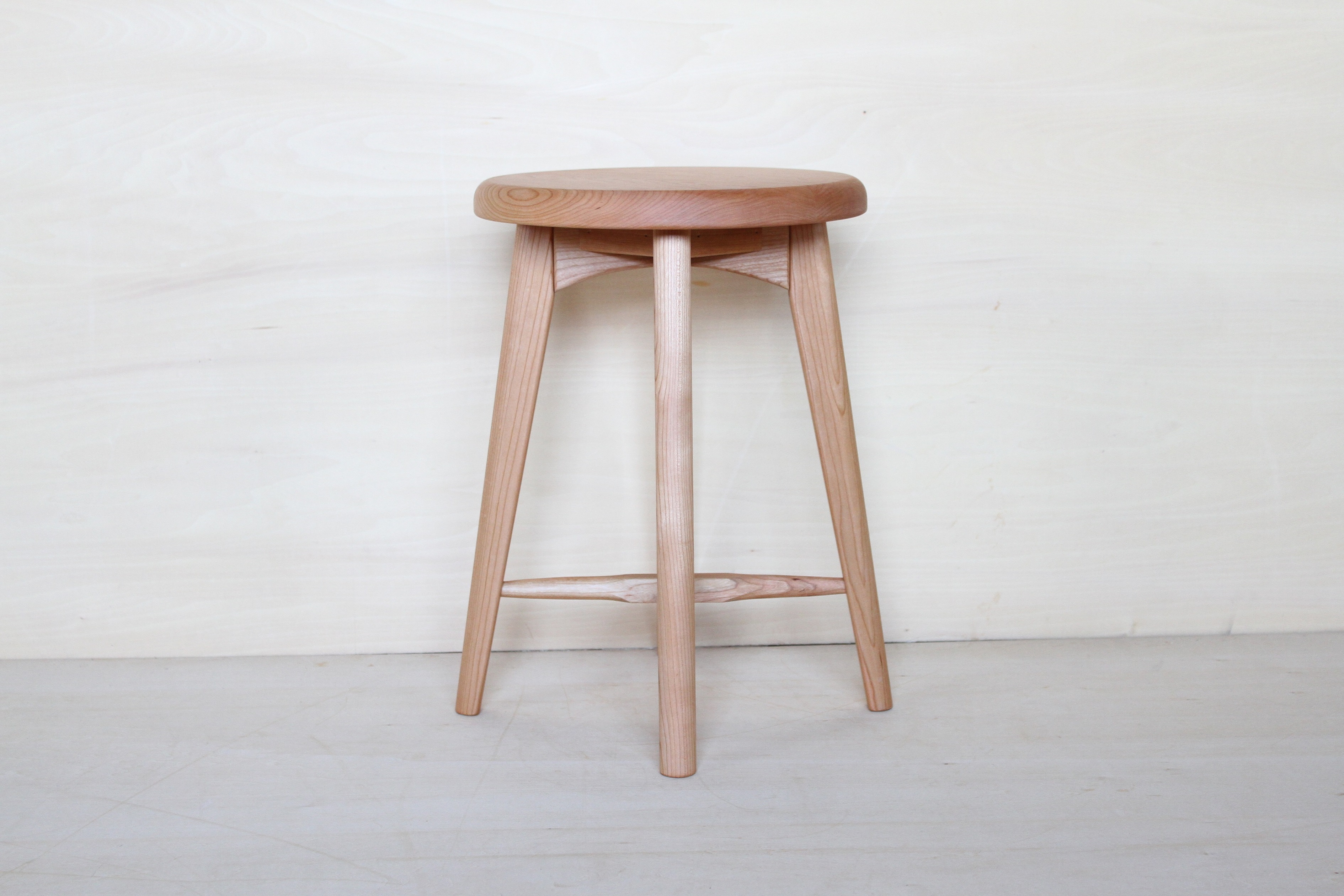 スツールA・チェリー正面