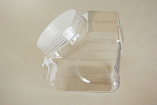 お菓子の入れ物。