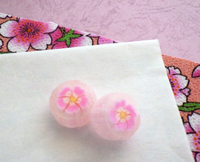 桜のお菓子なら合格祈願の縁起物としても人気の“お徳用さくら