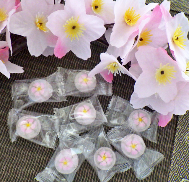 桜のお菓子なら業務用で1個10円が人気のお取り寄せ桜キャンディ