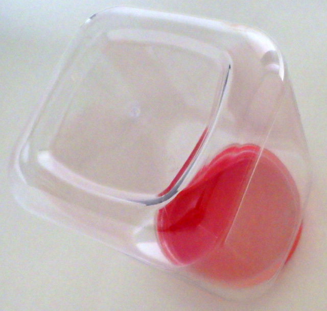 ポット容器は駄菓子屋さんにあるようなお菓子を入れるケース（通販商品