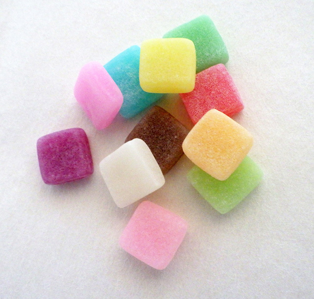 グミ系お菓子なら、さくらんぼ餅やコーラ餅など餅飴・つまようじ餅・飴