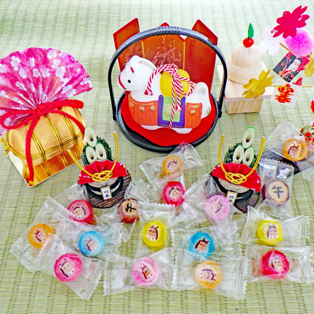 新年度のプレゼントや販促セールの景品におみくじ付き開運えと飴100