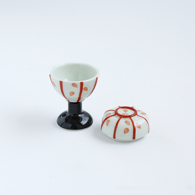 とてもかわいらしい本物そっくりなボンボリ型蓋物 です。小さい珍味