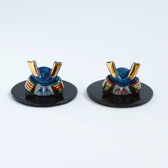 ミニ兜(房青)(丸皿付)・ミニ兜(房赤)(丸皿付)