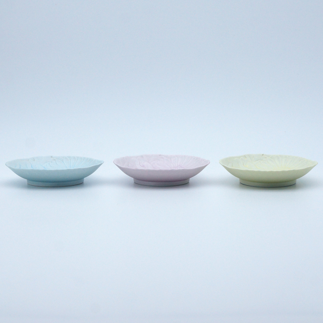 観賞皿　飾り皿　菊絵　希少　彫刻品　美術品　作家物　在銘 観賞皿 飾り皿 菊絵 希少 彫刻品 美術品 作家物 在銘 漆器 銘々皿 15cm