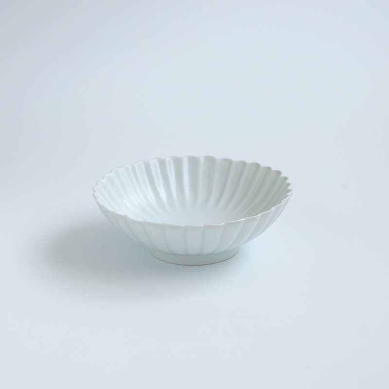 白マット 菊彫取鉢 (小)
