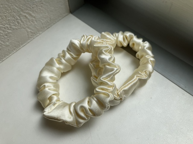 シルク サテン シュシュ ヘアゴム【クリーム】レギュラー サイズ 12mm シルク100％ KINUオリジナル 2個セット