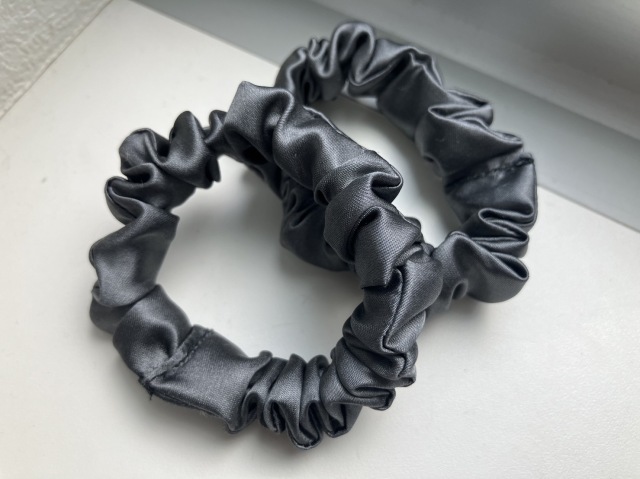 シルク サテン シュシュ ヘアゴム【グレー】レギュラー サイズ 12mm シルク100％ KINUオリジナル 2個セット