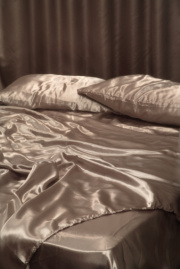 【完売御礼】kinuシルクサテンボックスシーツ　シングル_100cm×200cm×35cm　シャンパン色　