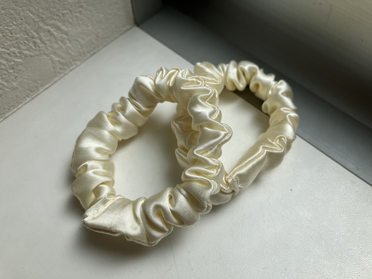 シルク サテン シュシュ ヘアゴム【クリーム】レギュラー サイズ 12mm シルク100％ KINUオリジナル 2個セット