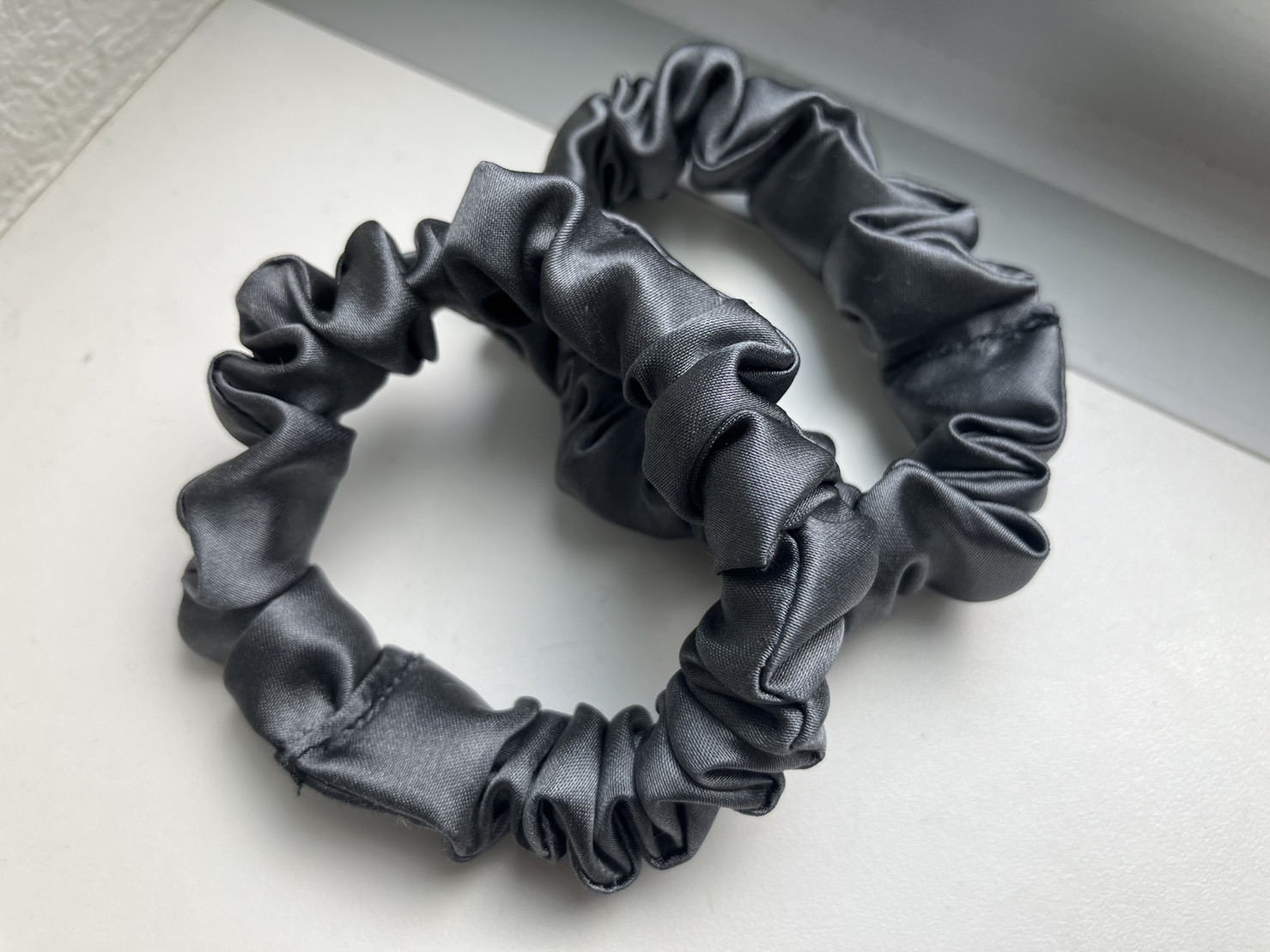 シルク サテン シュシュ ヘアゴム【グレー】レギュラー サイズ 12mm シルク100％ KINUオリジナル 2個セット