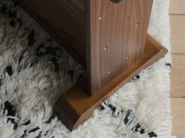 サイドテーブル