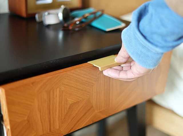 サイドテーブル